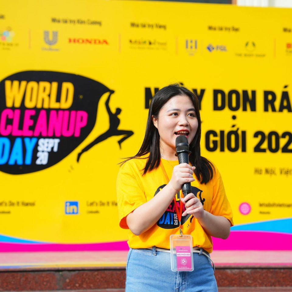 1. Chị Nguyễn Thị Cẩm Tú – Điều phối Quốc gia, Let’s Do It Vietnam và Ngày Dọn rác Thế Giới tại Việt Nam